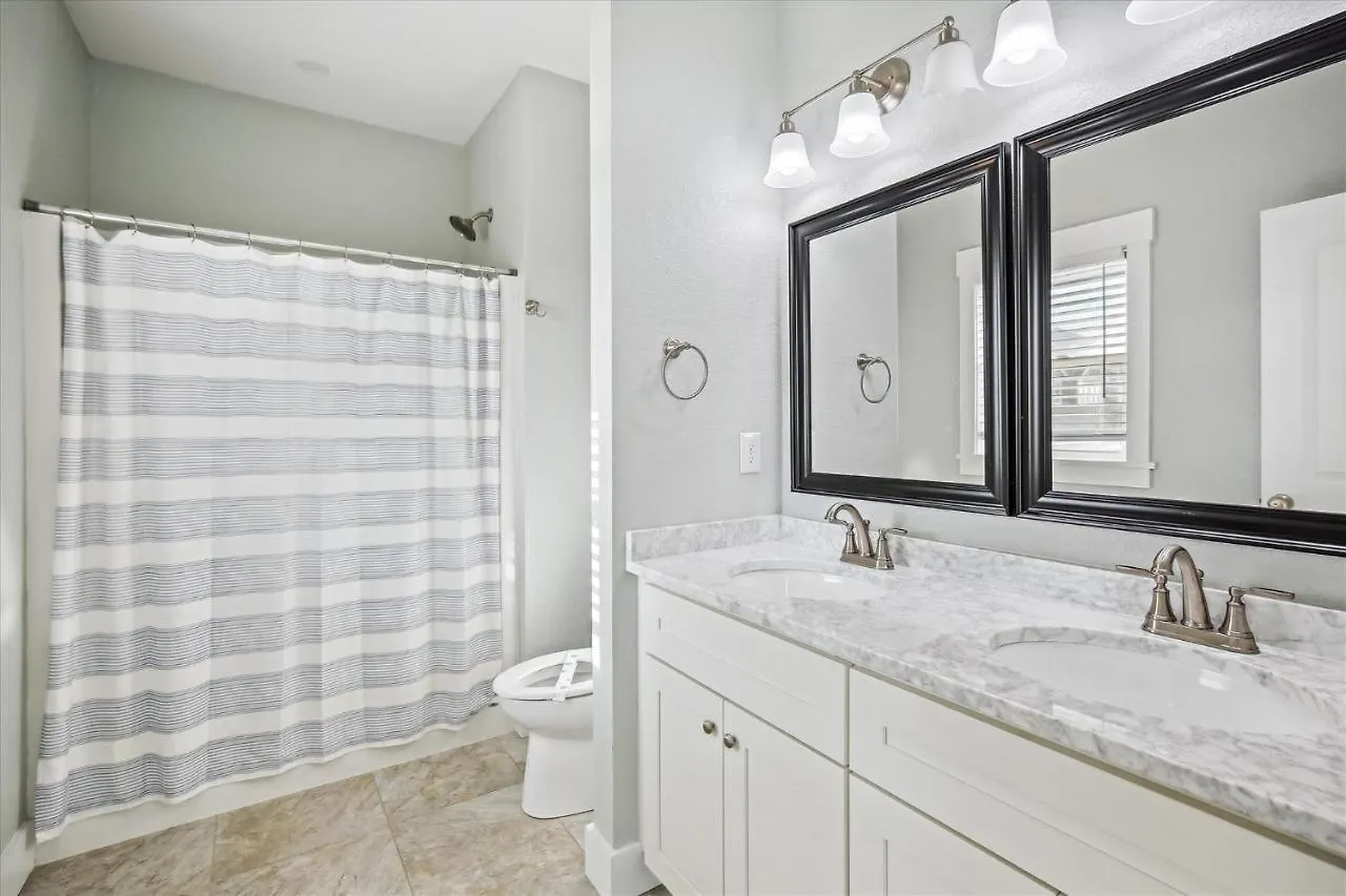 5545 - Loggerhead By Realty