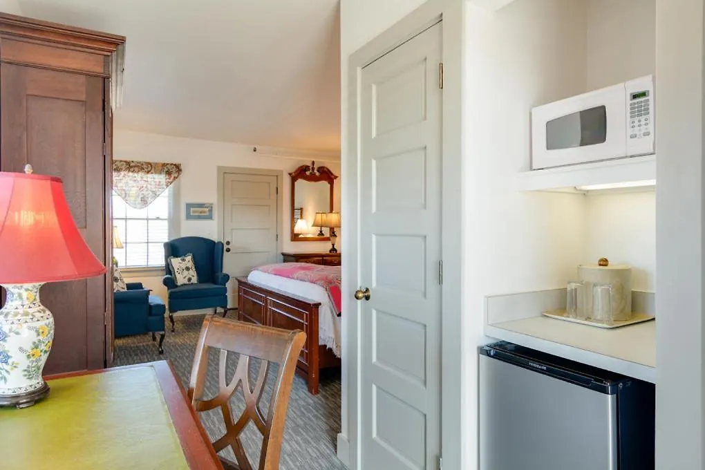 First Colony Hotel