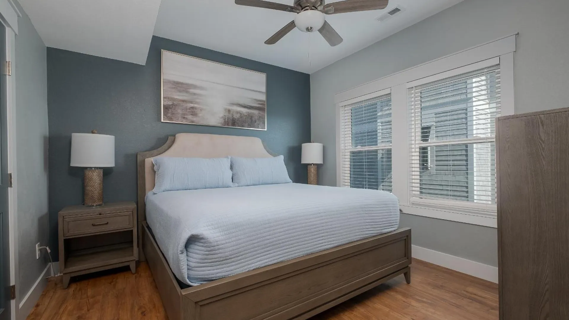 5705 - Edgewater View By Realty