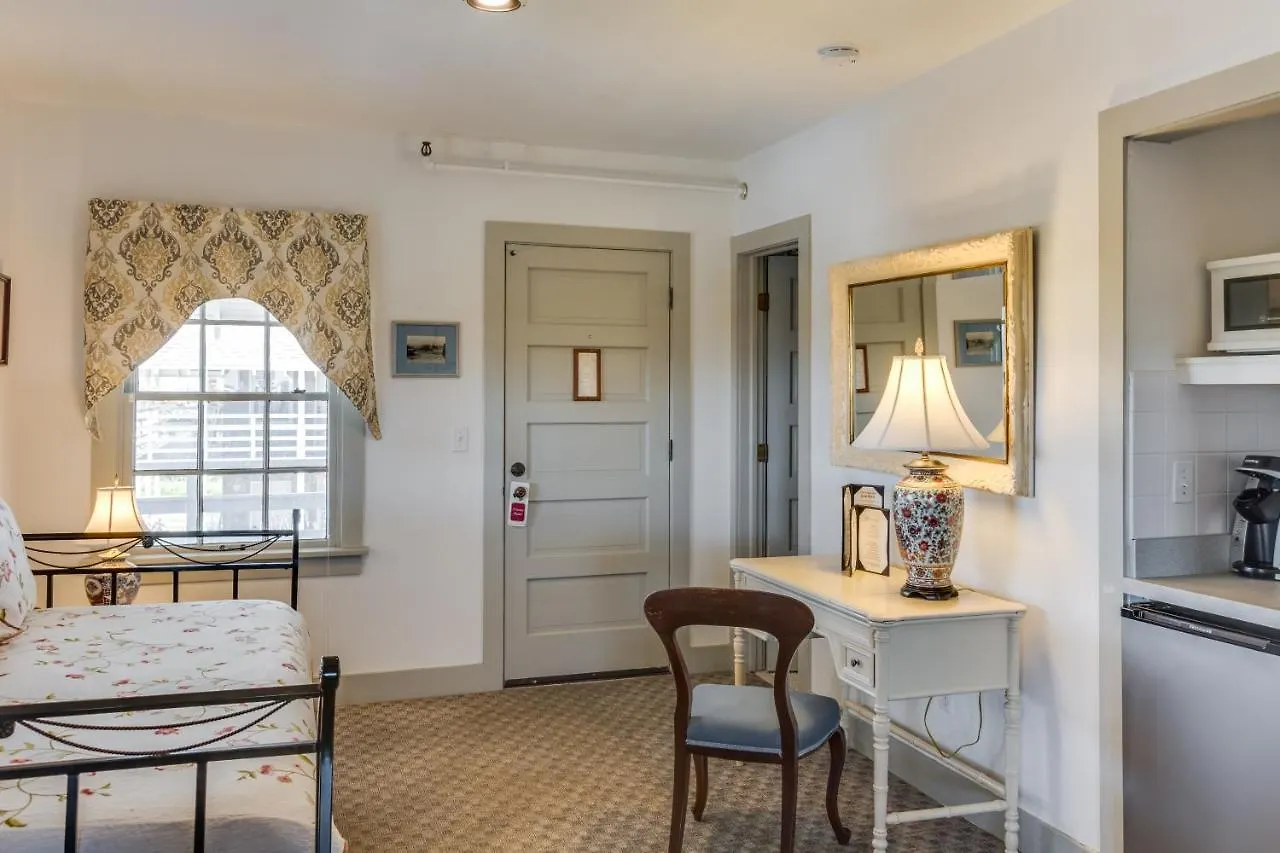Hotel First Colony