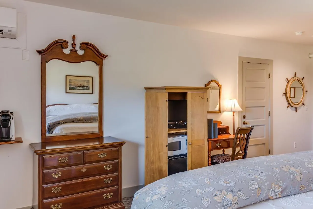 Hotel First Colony