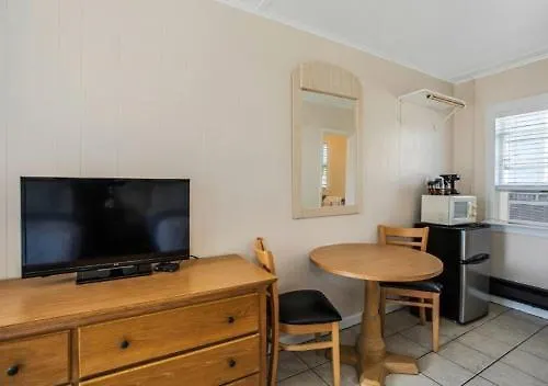 Dolphin Oceanfront - Motel 2*