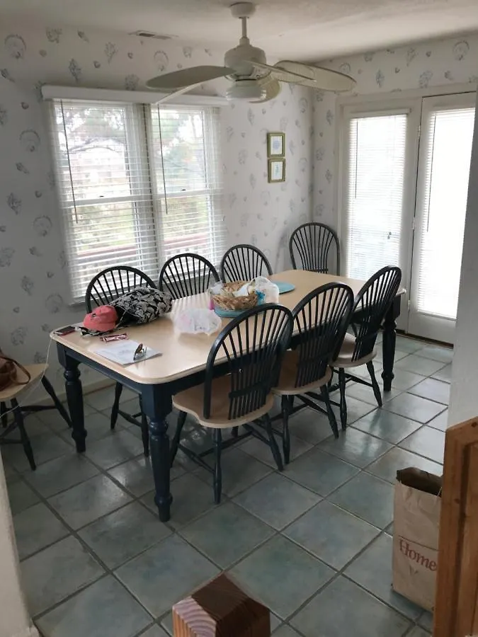 Pet-friendly Coastal Retreat With Pool And Fireplace Villa