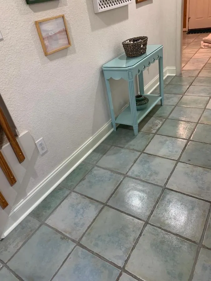 Villa Pet-friendly Coastal Retreat With Pool And Fireplace