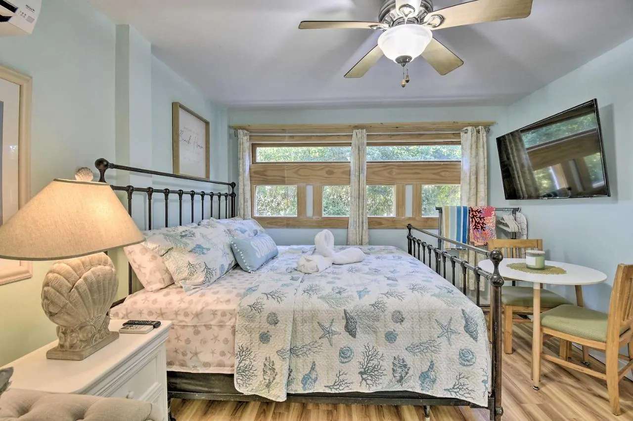 Dreamy, Coastal Studio Paradise With Hot Tub! Apartment