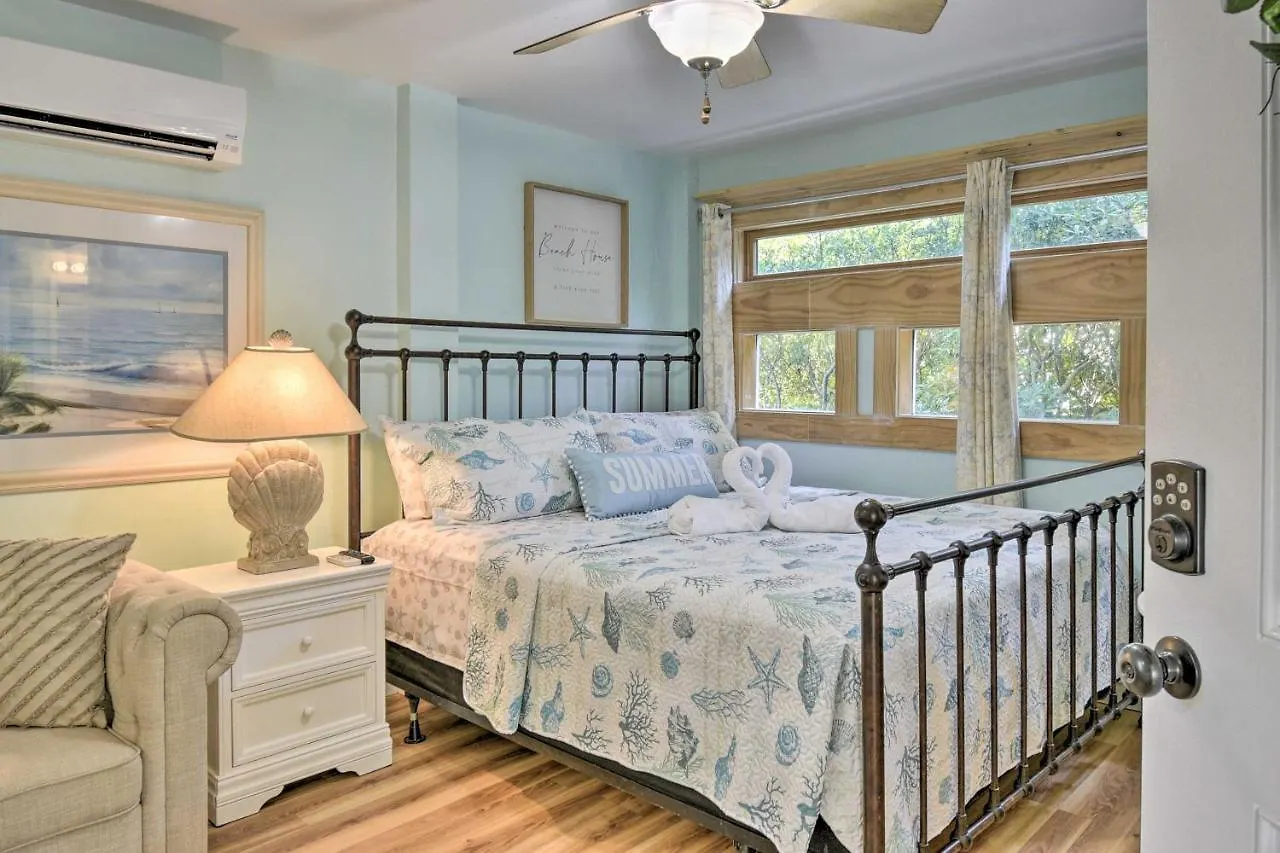 Apartment Dreamy, Coastal Studio Paradise With Hot Tub!
