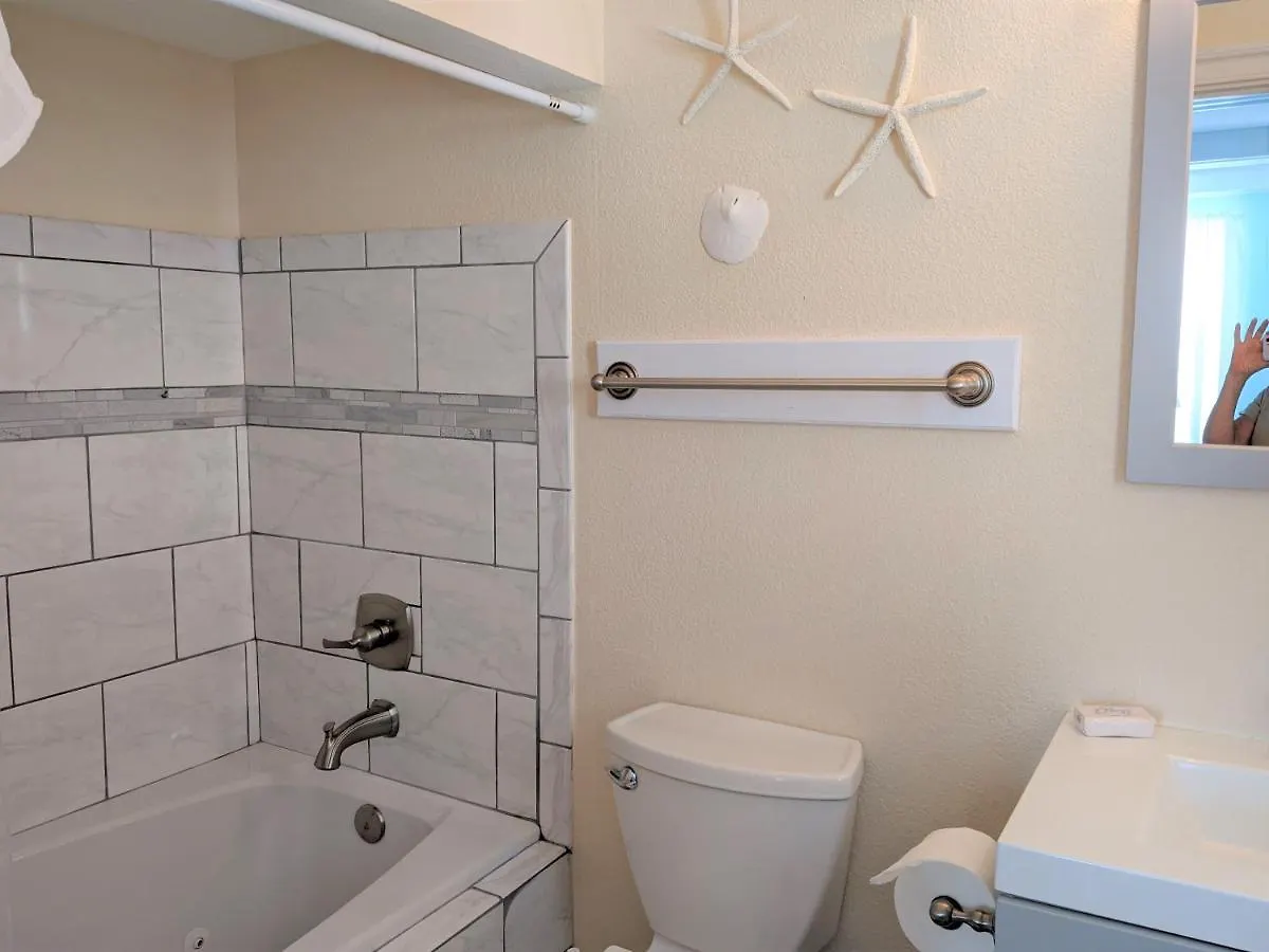 2508 Rd, Semi-oceanfront, Pool/hot Tub Holiday home Nags Head