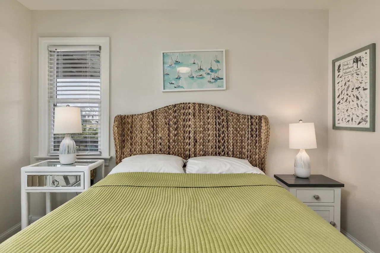 5685 - Seaside By Realty Holiday home