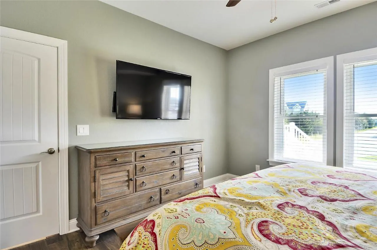 5553 - Tradewinds 6 By Realty *