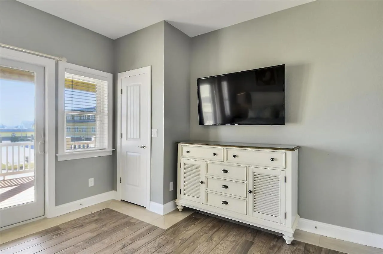 5553 - Tradewinds 6 By Realty