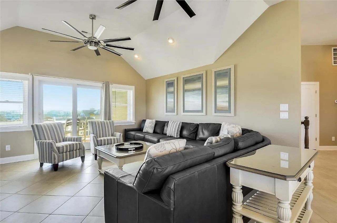 5553 - Tradewinds 6 By Realty *