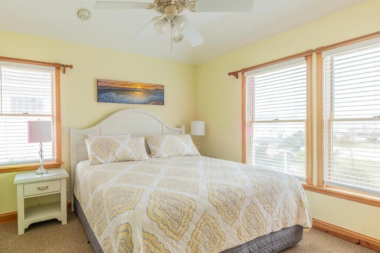 5706 - Easy Wind By Realty Holiday home