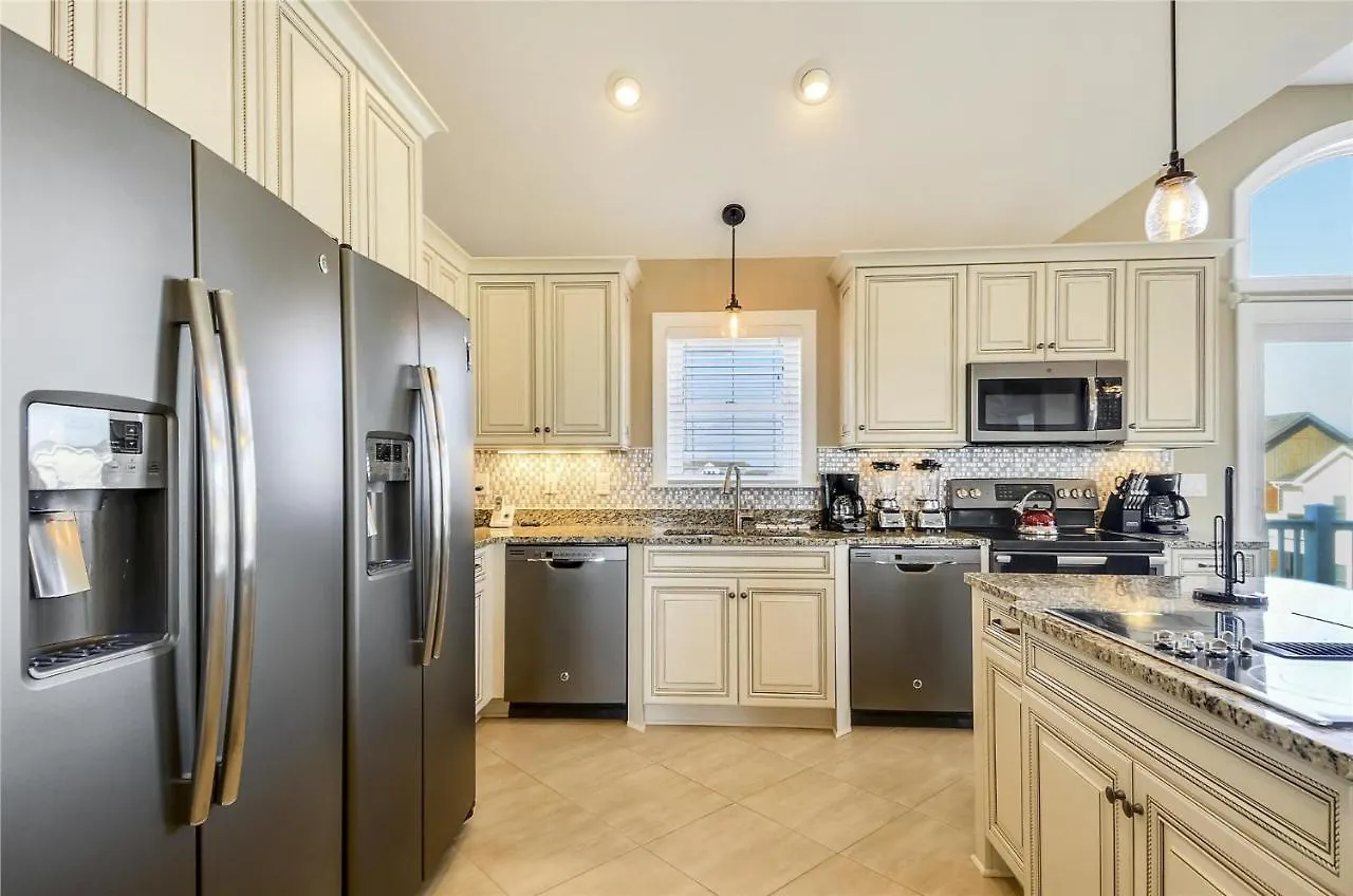 5553 - Tradewinds 6 By Realty *