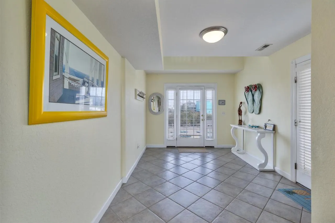 6039 - Sun Kissed By Realty Holiday home *