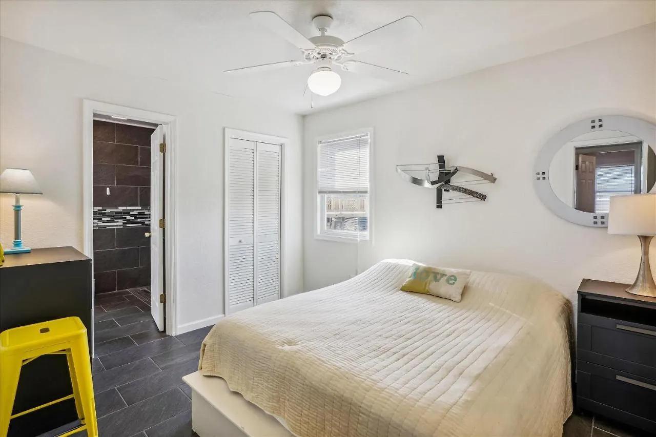 6508 - Just One Look By Realty Holiday home *