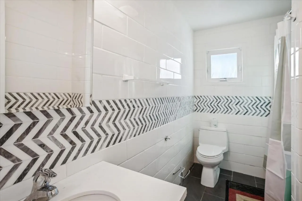 6508 - Just One Look By Realty *