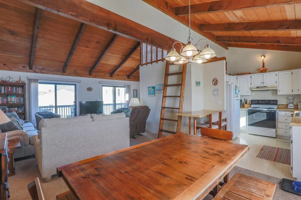 5793 - Beachy Keen By Realty *