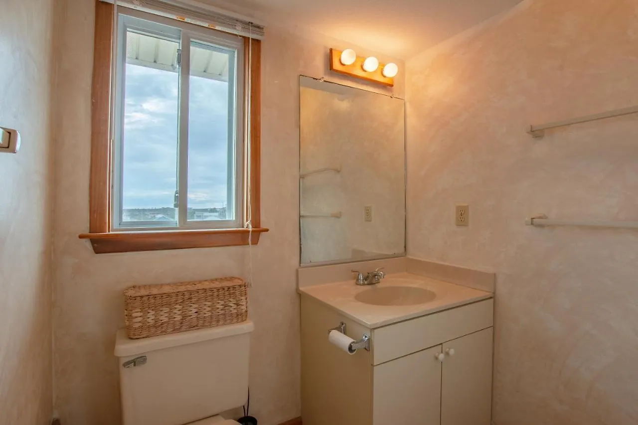 6300 - Sea Master By Realty *