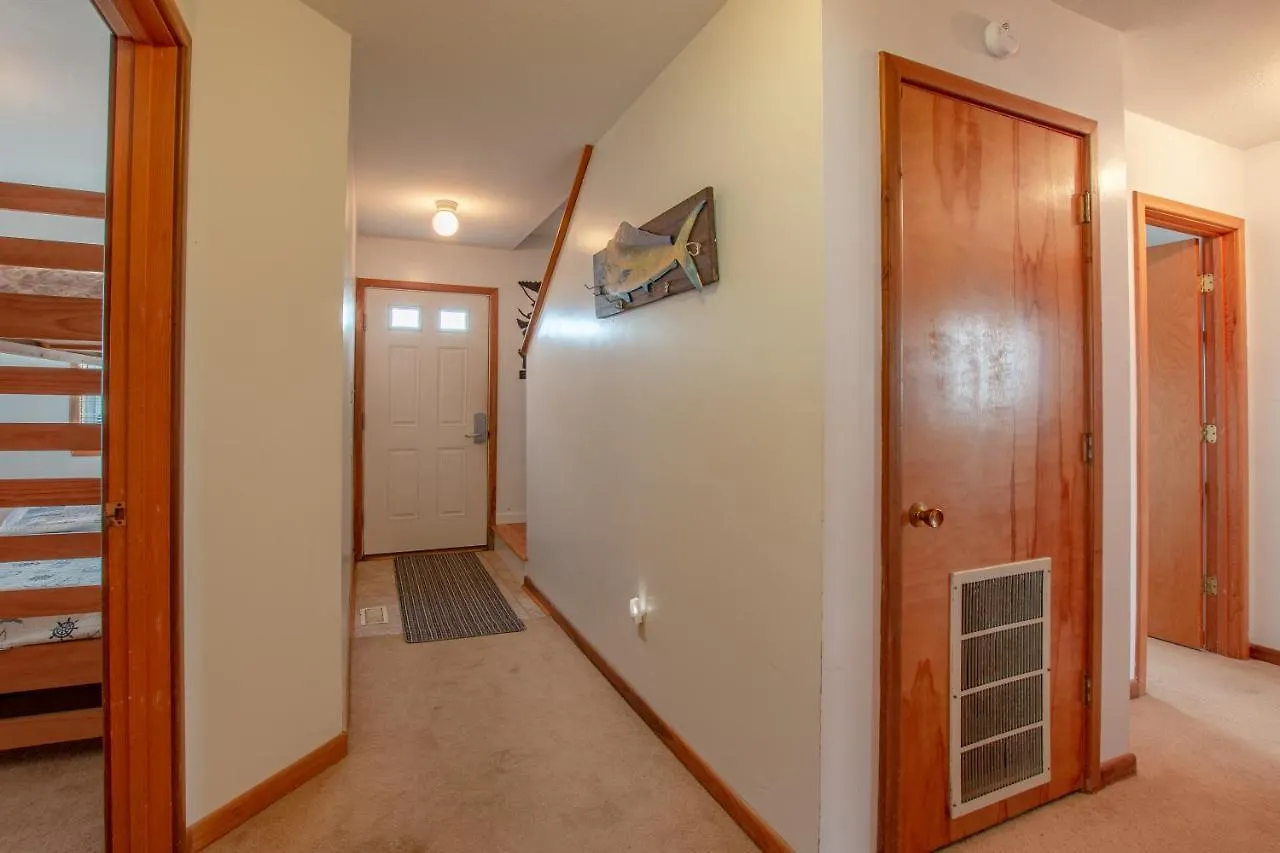 6300 - Sea Master By Realty