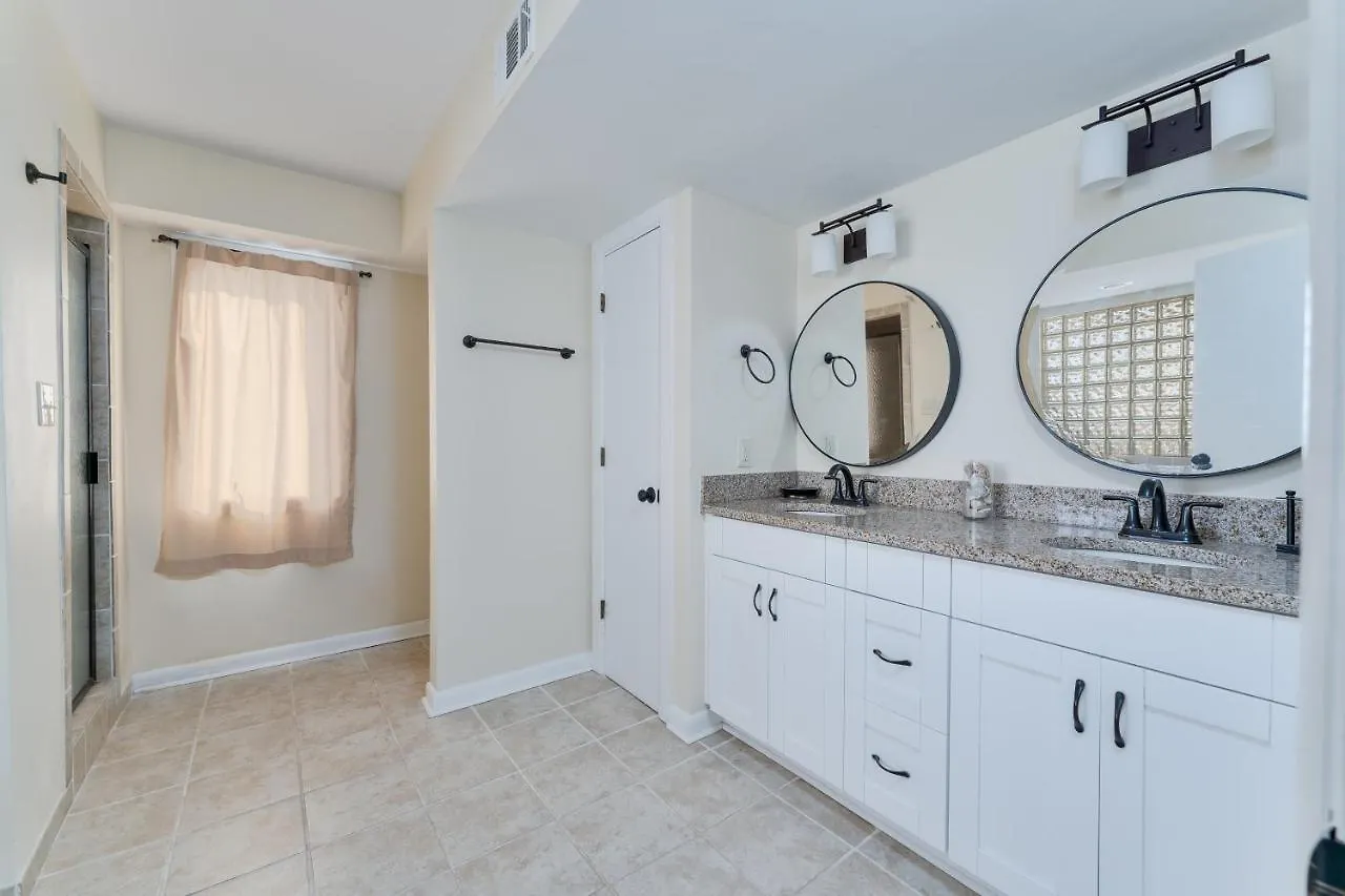 5611 - King's Landing By Realty *