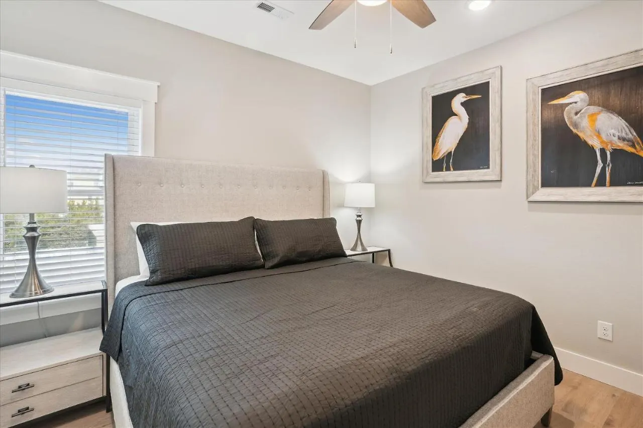 5700 - Le Cebolla By Realty *