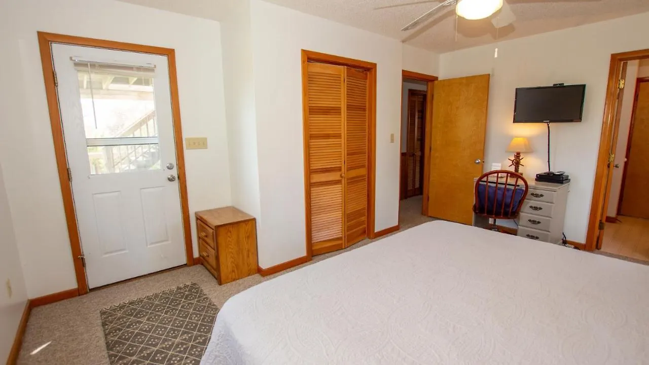 Holiday home Snh418, Blue Cloud- Oceanside, Ocean Views, Sun Decks, Hot Tub *