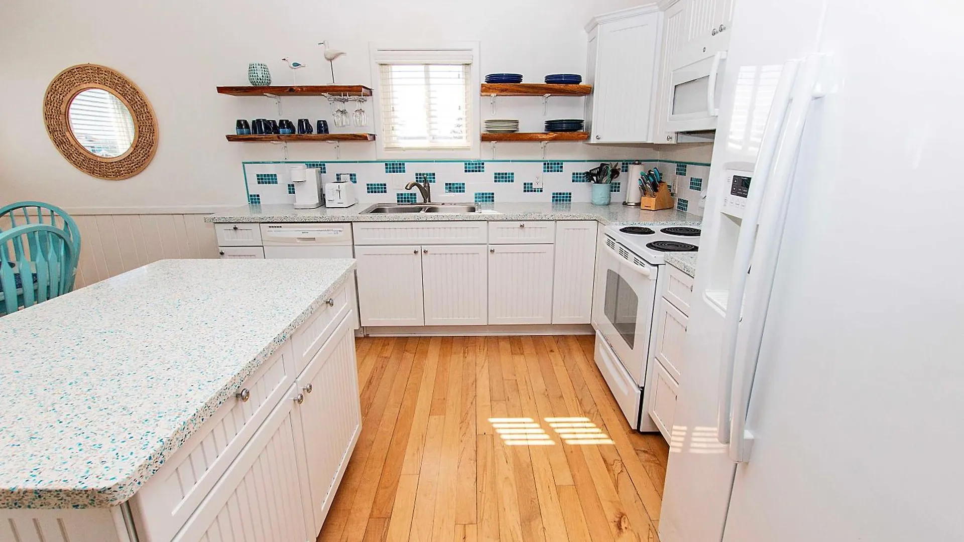 Nh301, Driftwood Dreaming- Hot Tub, Oceanside, Close To Ocean!