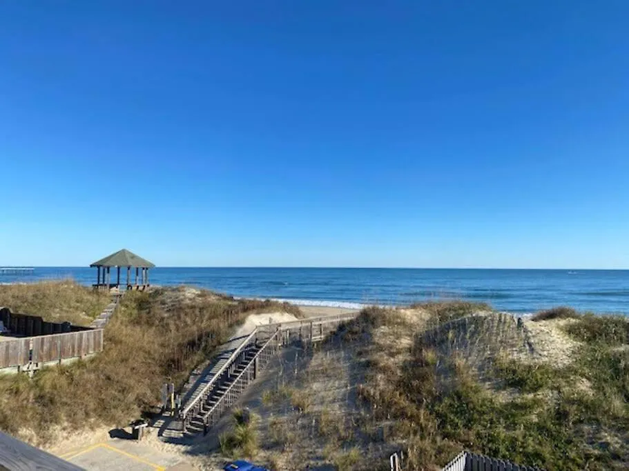 Hammerheads Hideaway! Oceanfront, Nags Head! Free Pool Heat April & May! Holiday home *