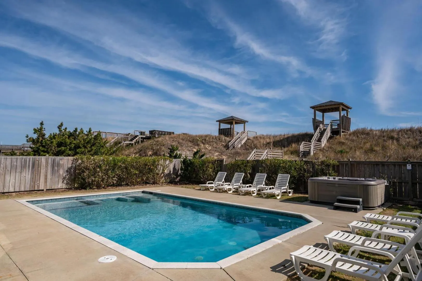 Queen Elizabeth 8 Bedroom Oceanfront Apartment *