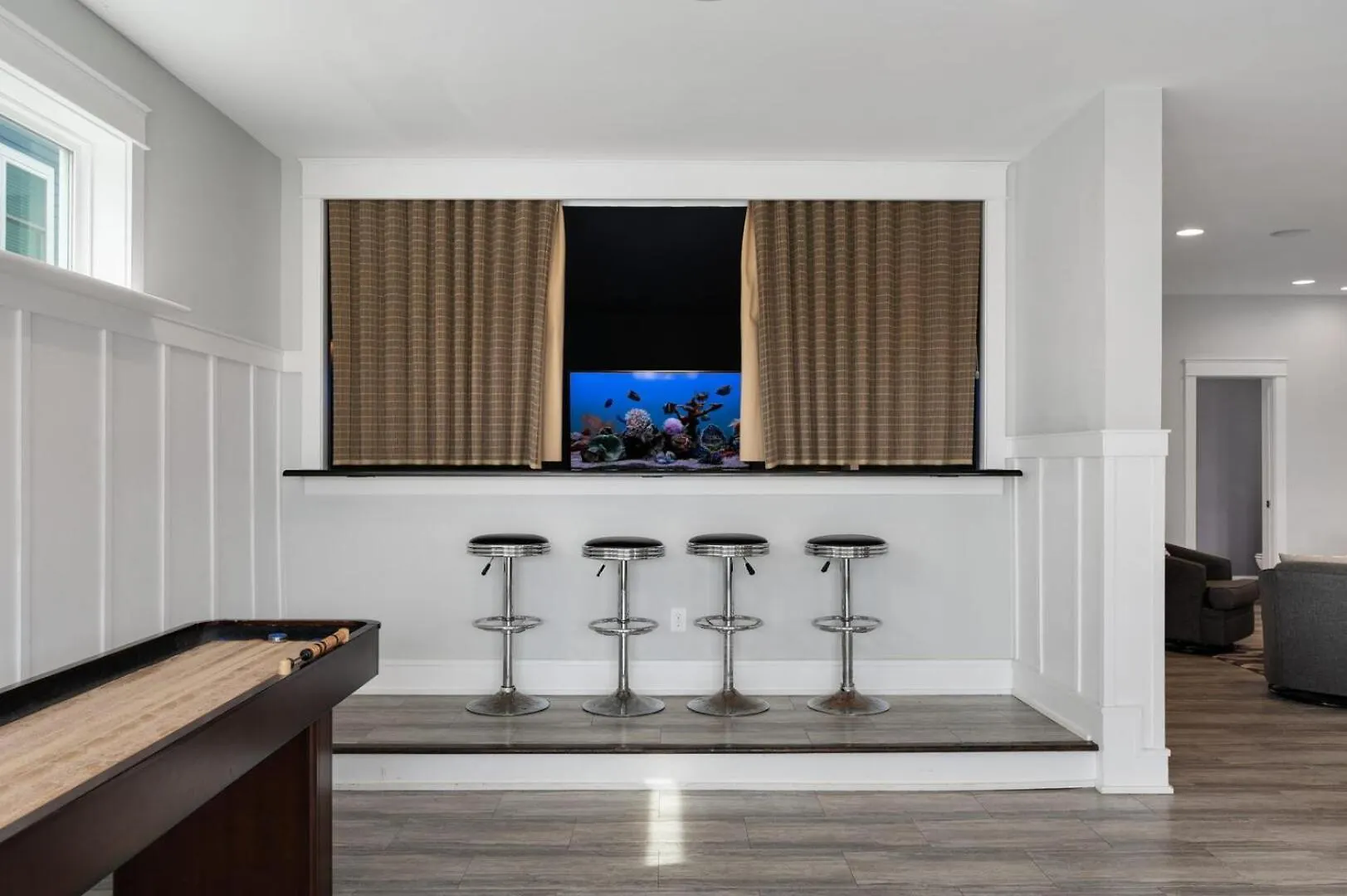 Queen Elizabeth 8 Bedroom Oceanfront Apartment