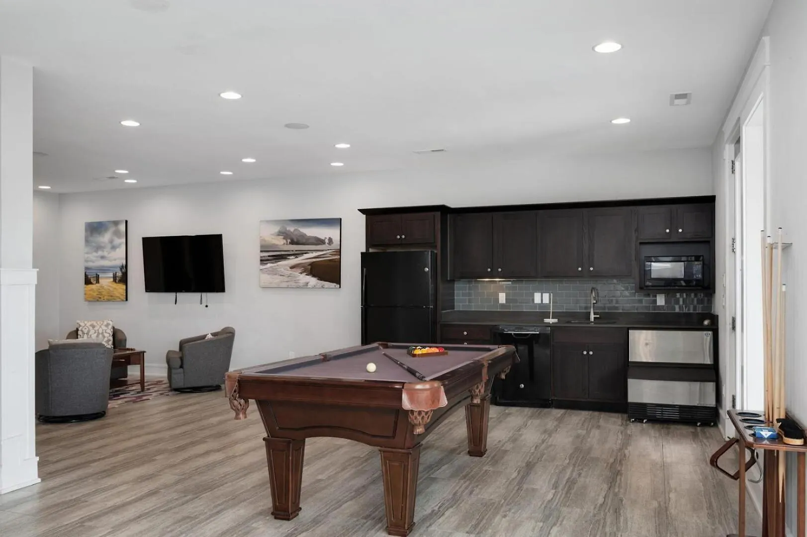 Queen Elizabeth 8 Bedroom Oceanfront Apartment Nags Head