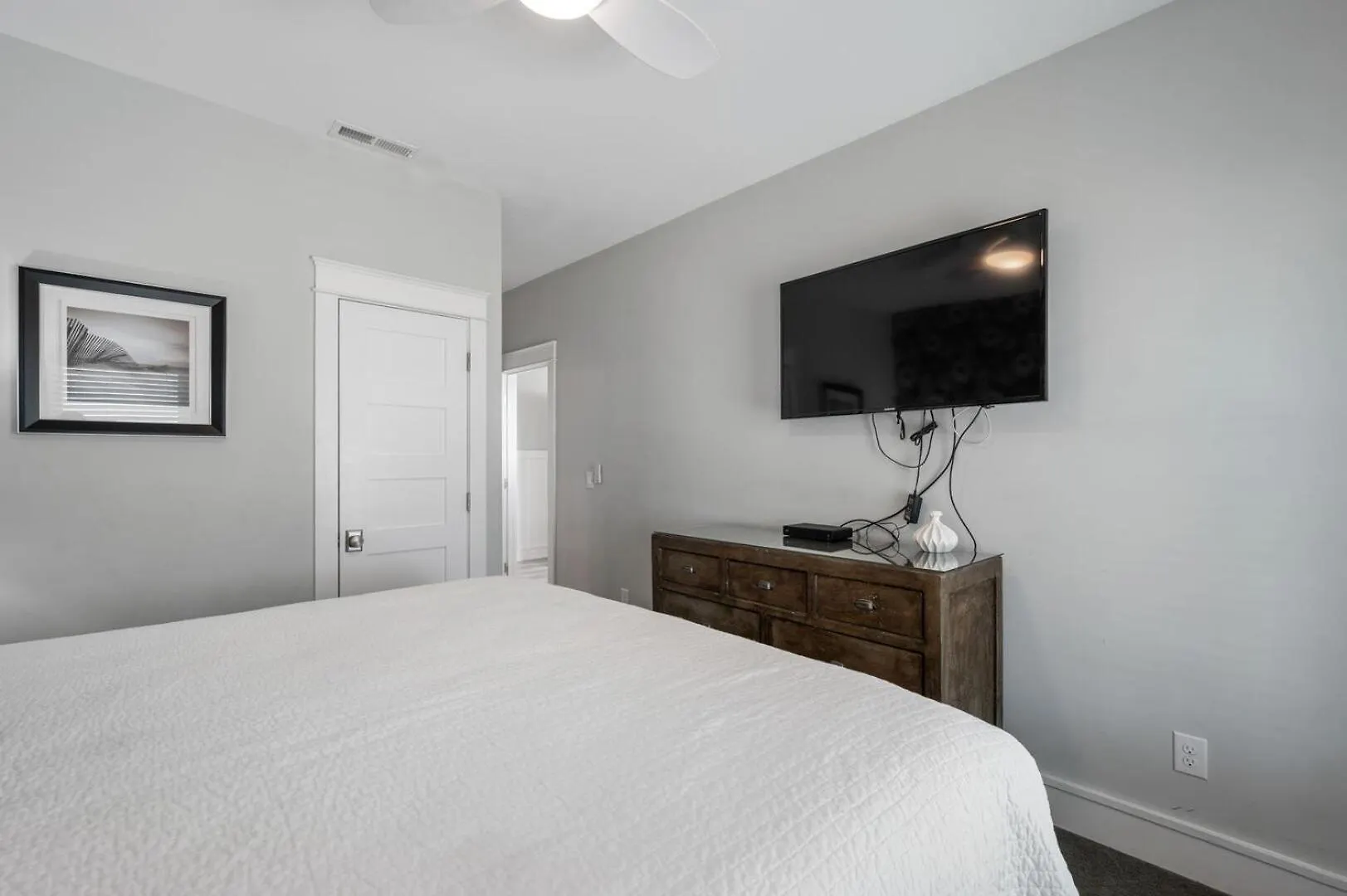 Queen Elizabeth 8 Bedroom Oceanfront *