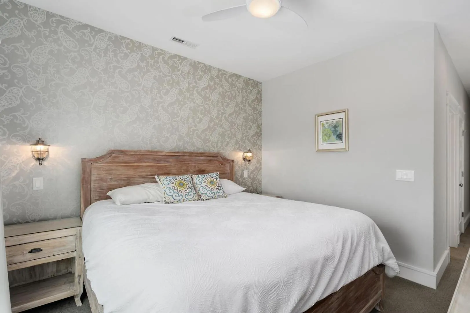 Queen Elizabeth 8 Bedroom Oceanfront Apartment *