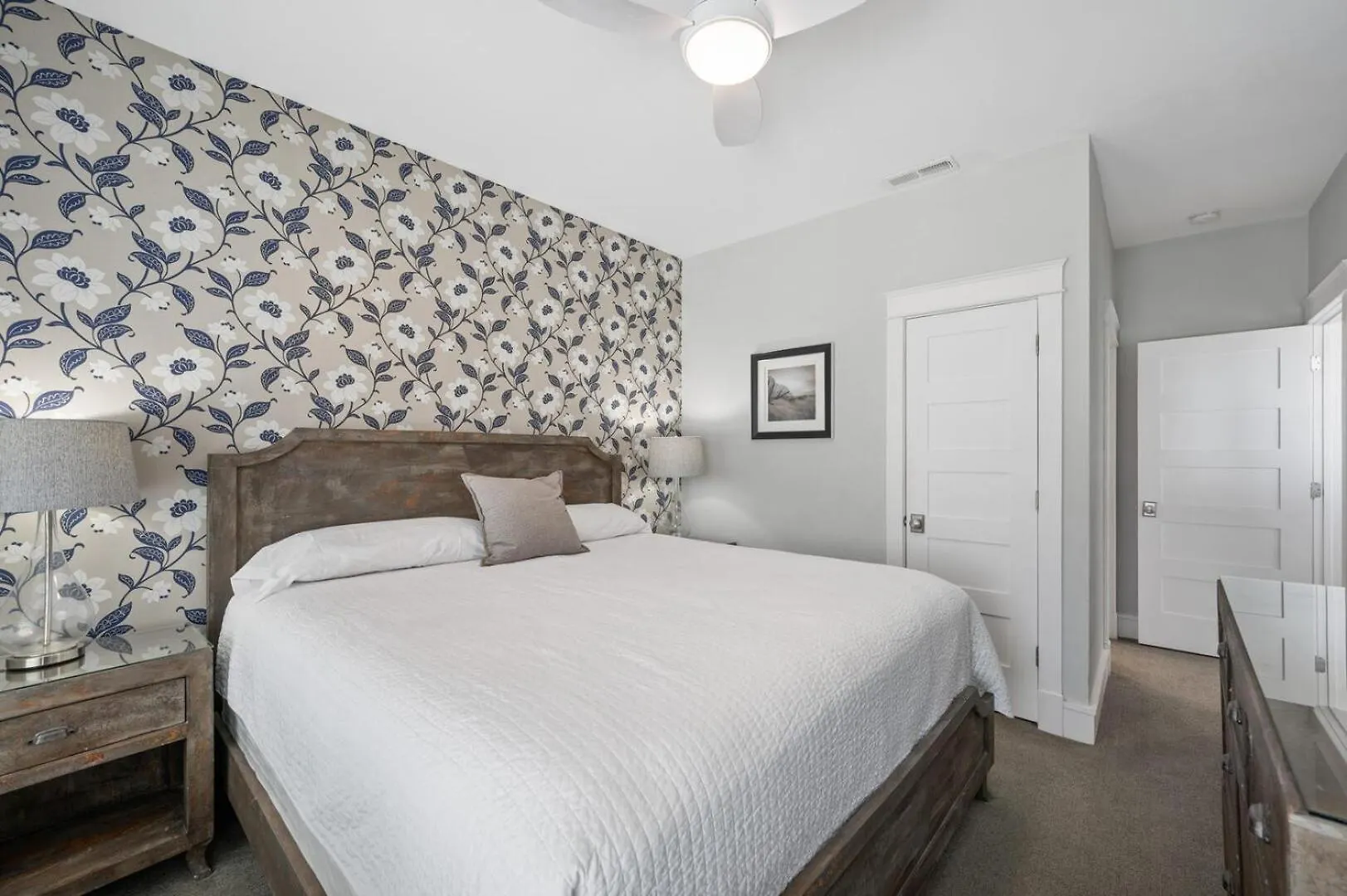 Apartment Queen Elizabeth 8 Bedroom Oceanfront