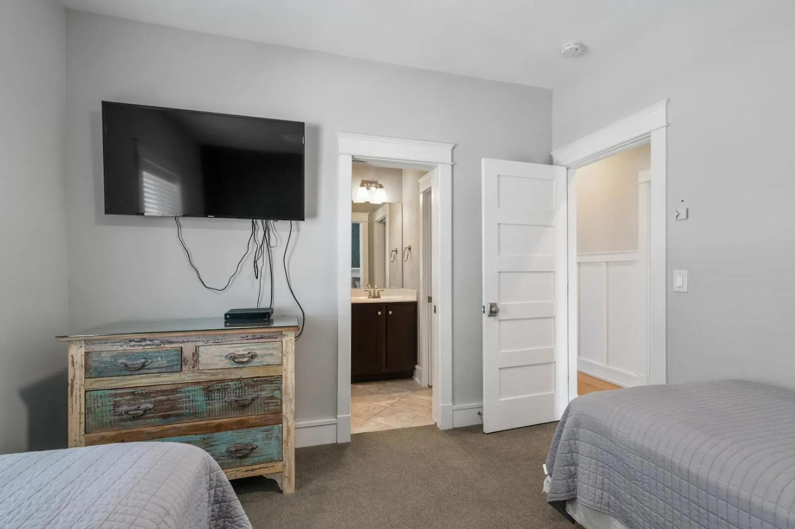 Apartment Queen Elizabeth 8 Bedroom Oceanfront *