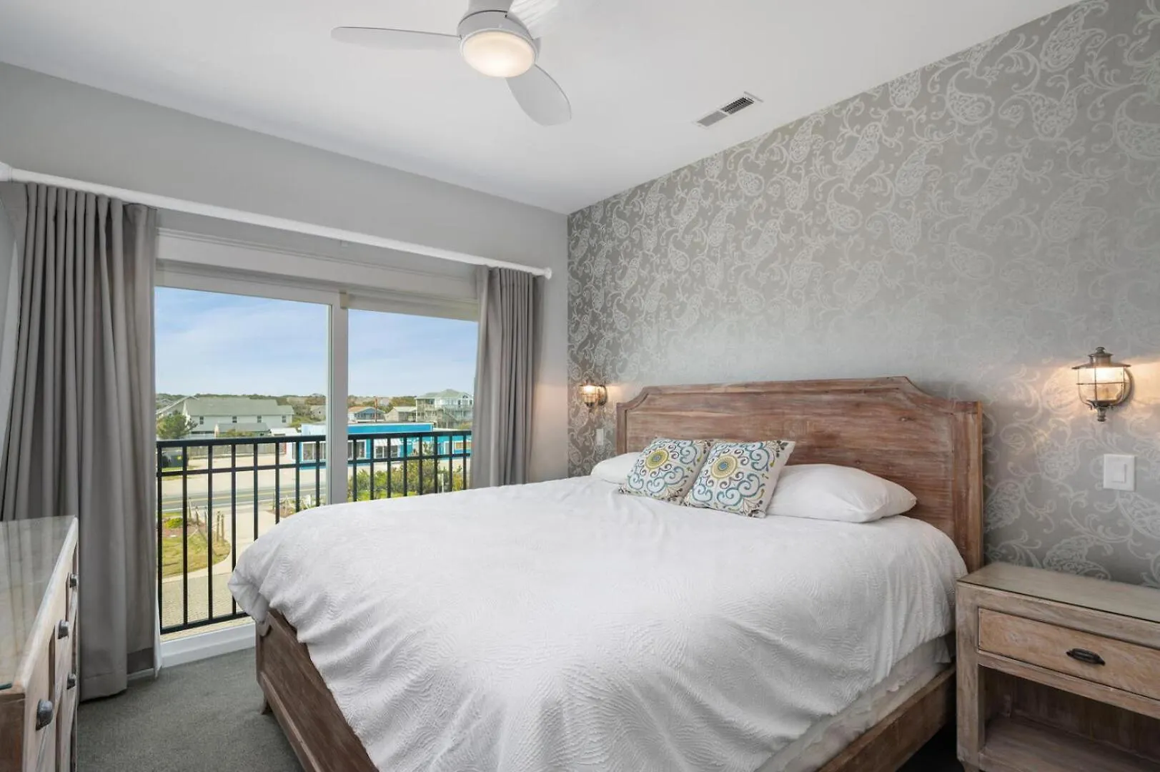 Queen Elizabeth 8 Bedroom Oceanfront * Nags Head