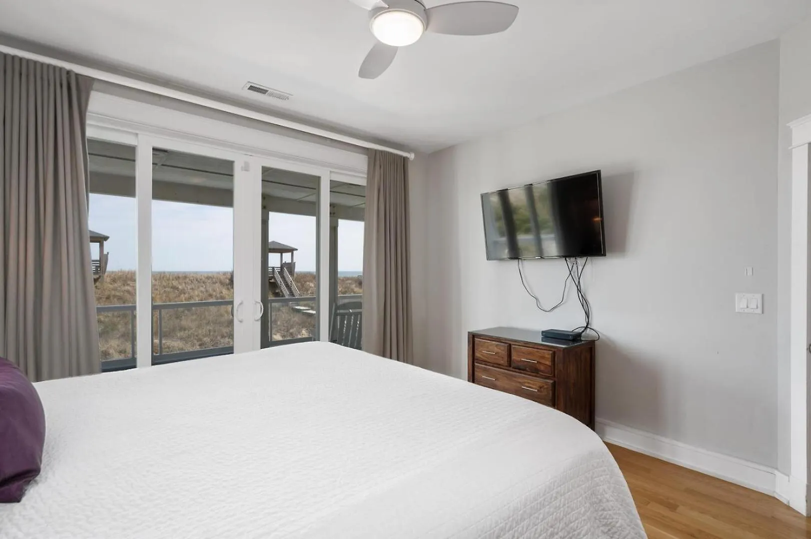 Queen Elizabeth 8 Bedroom Oceanfront Apartment *