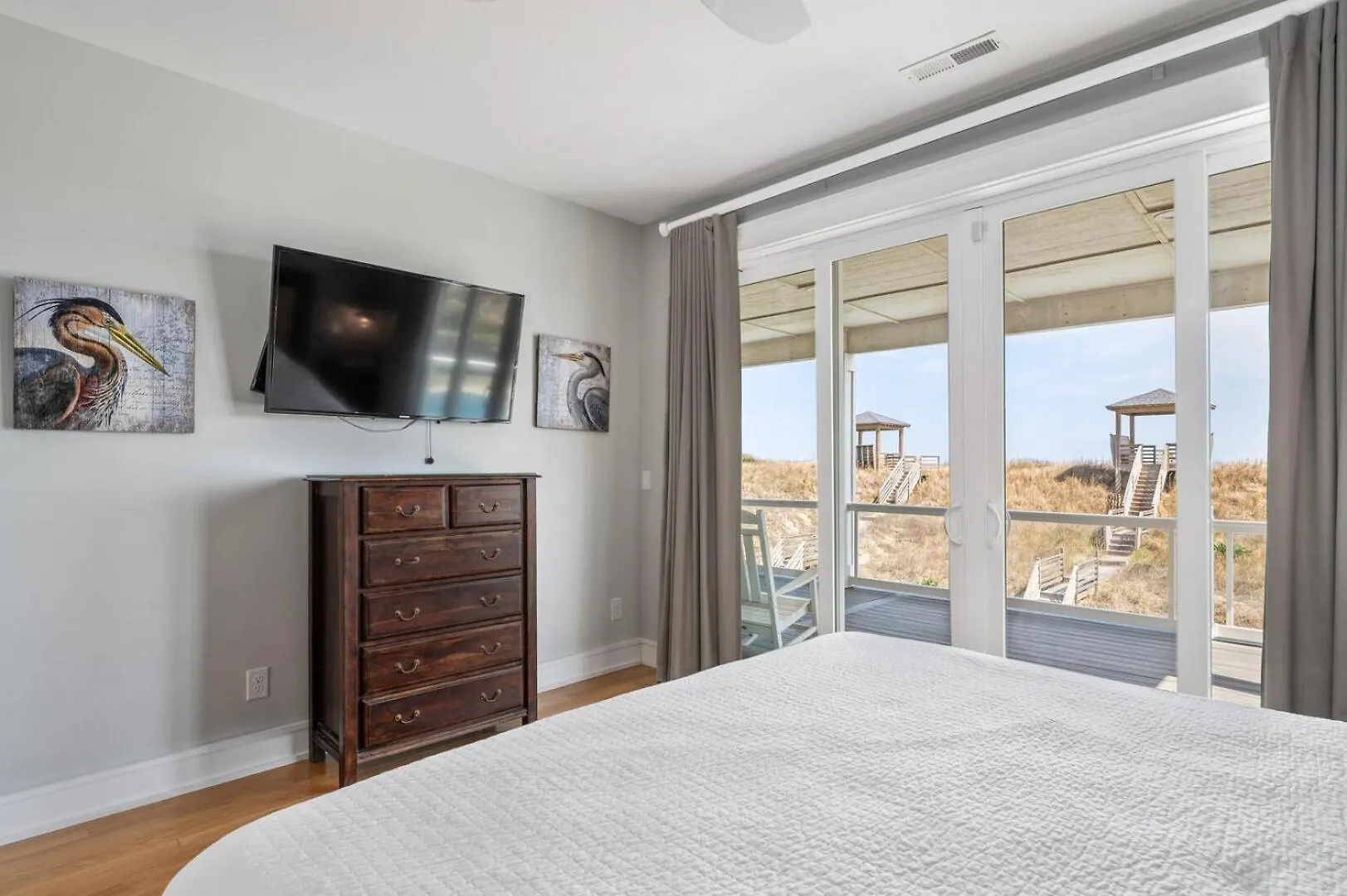 Queen Elizabeth 8 Bedroom Oceanfront