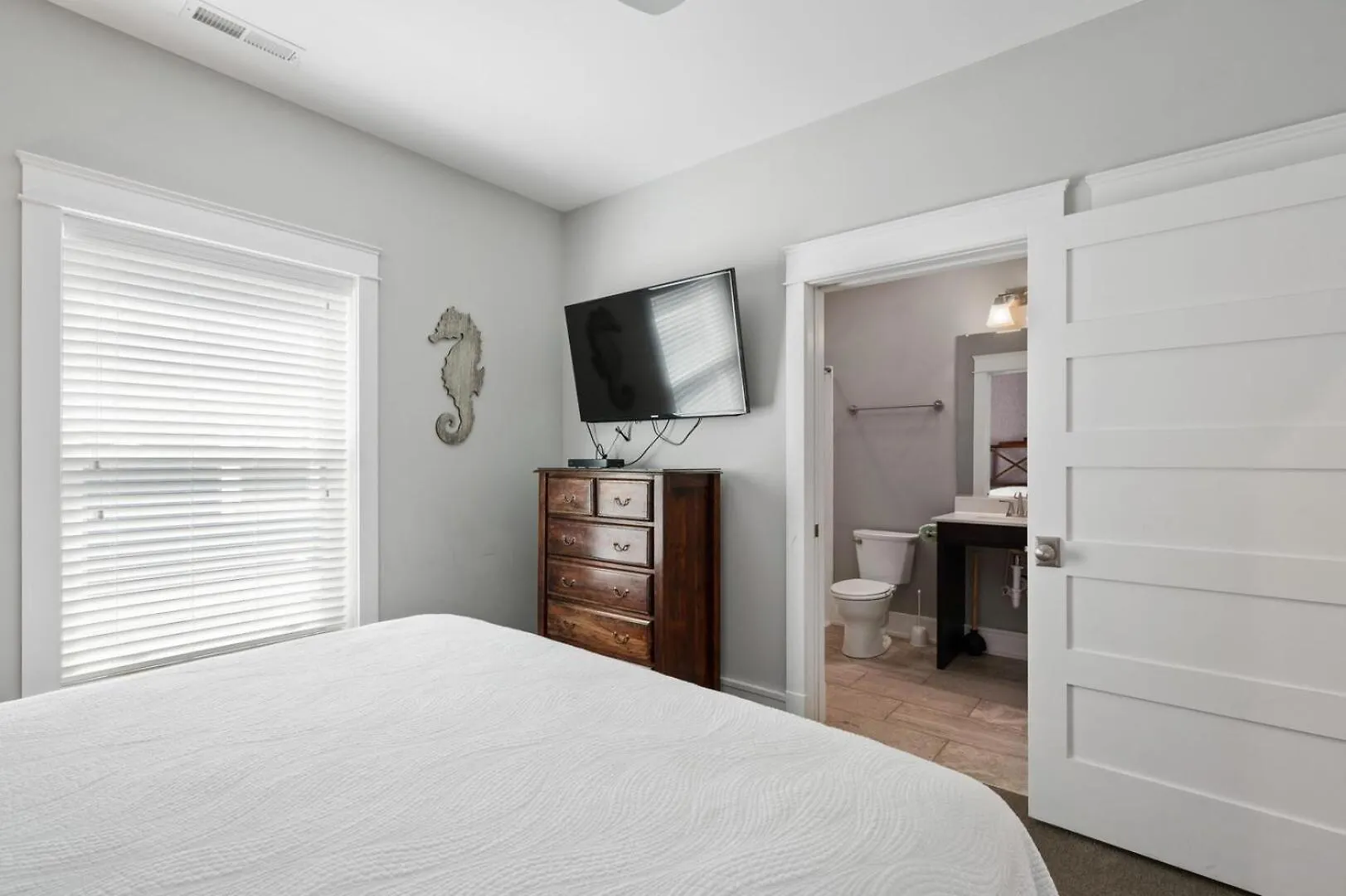 Queen Elizabeth 8 Bedroom Oceanfront *