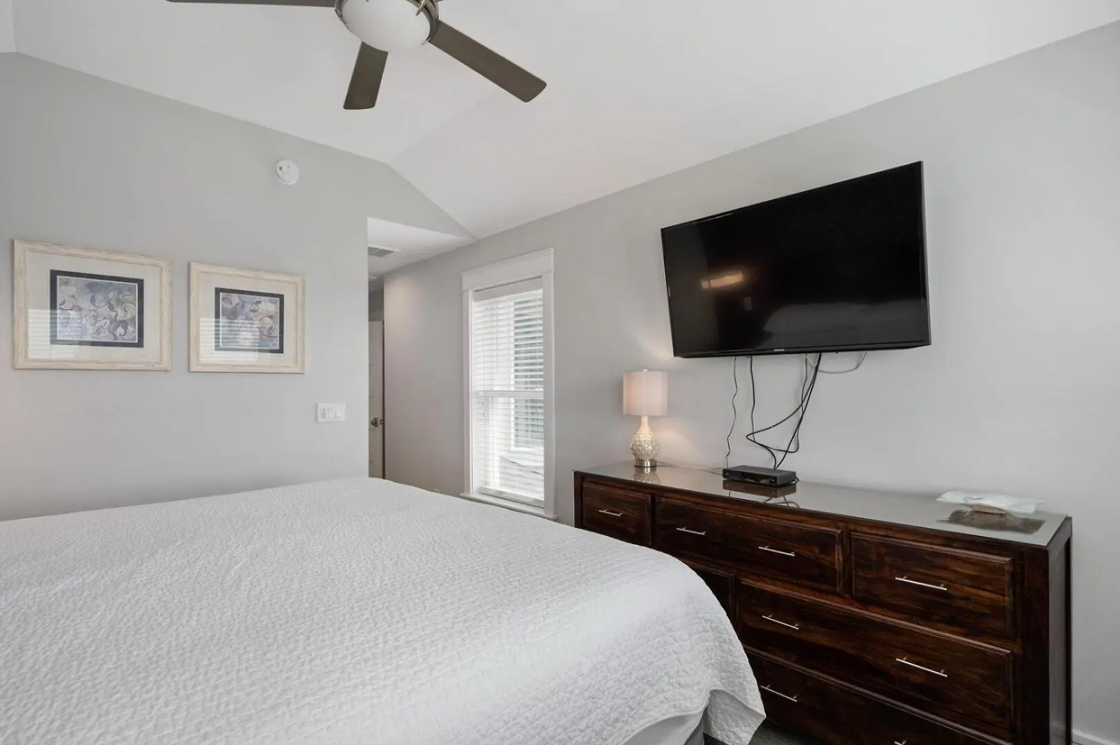 Queen Elizabeth 8 Bedroom Oceanfront * Nags Head
