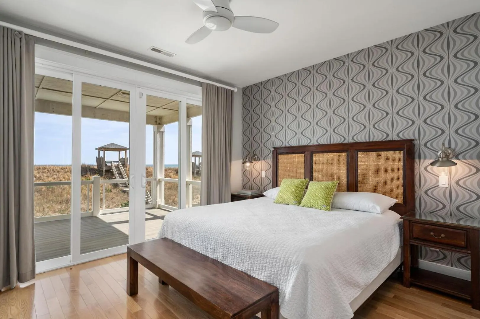 Queen Elizabeth 8 Bedroom Oceanfront Apartment *