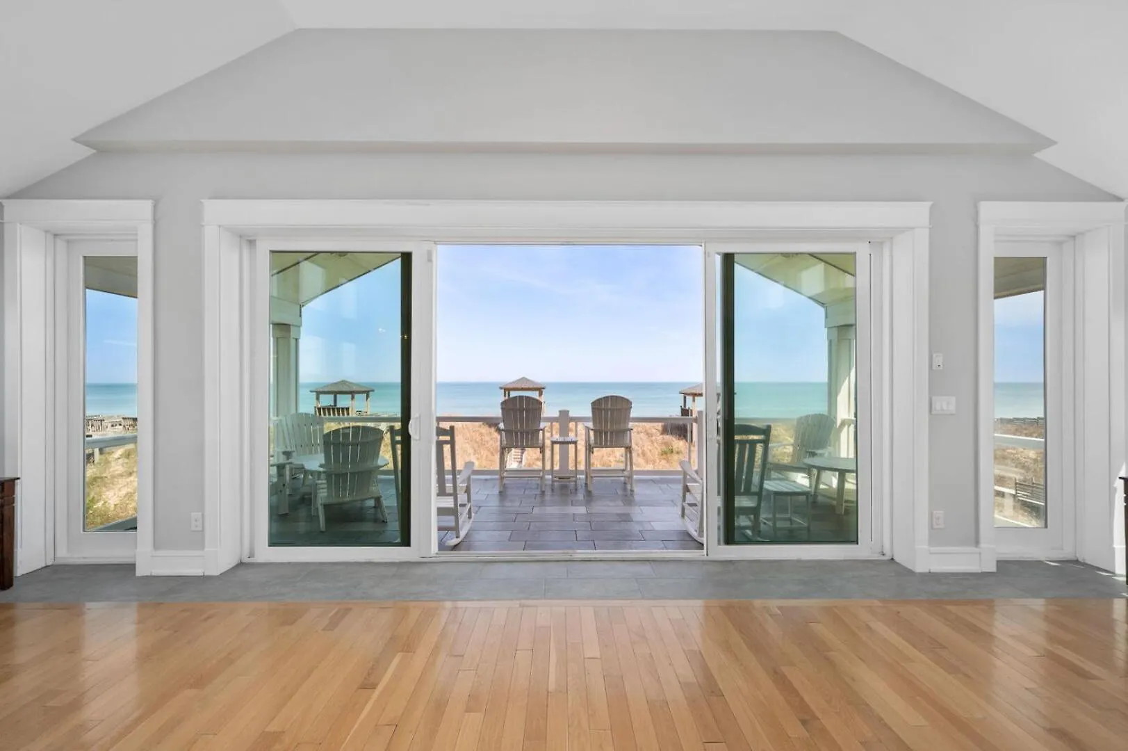 Queen Elizabeth 8 Bedroom Oceanfront Apartment Nags Head