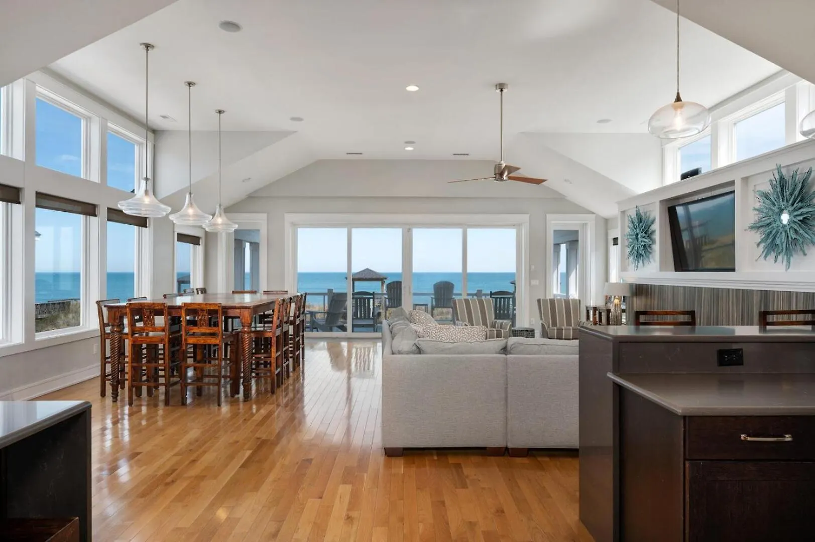 Queen Elizabeth 8 Bedroom Oceanfront Apartment