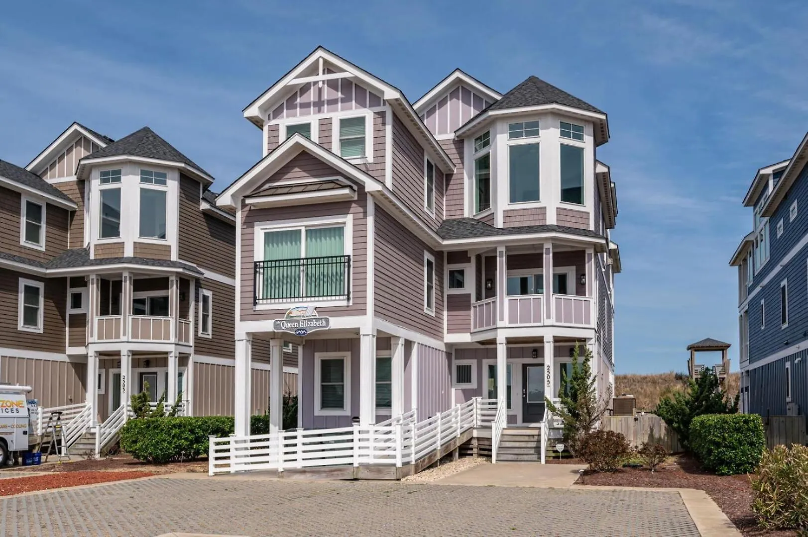 Queen Elizabeth 8 Bedroom Oceanfront Apartment *