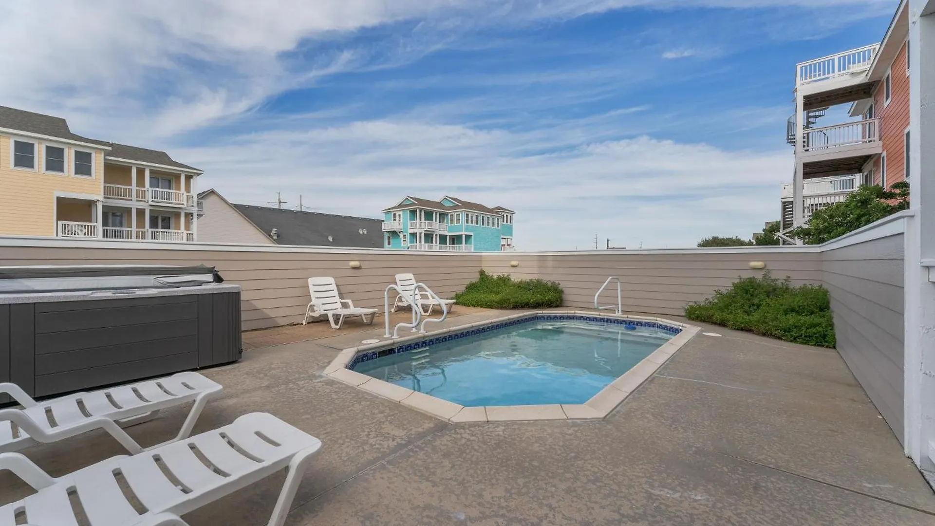 5702 - It's A Wonderful Life By Realty