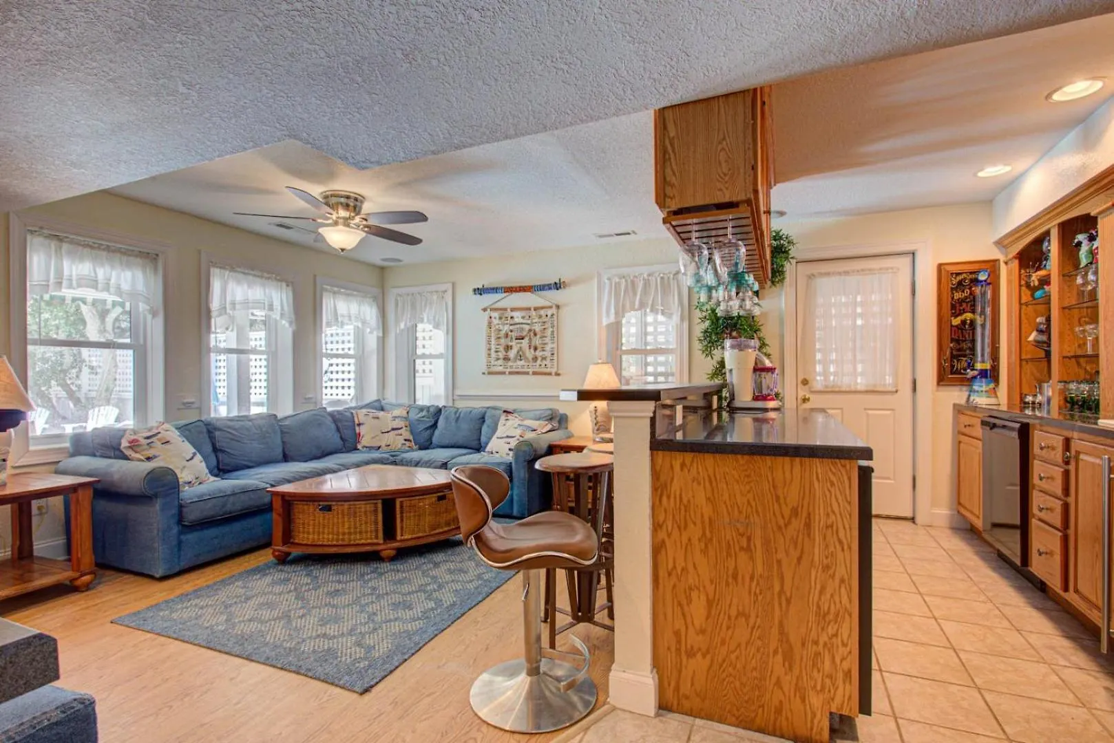 6085 Woodstock 4 Min. Walk To
