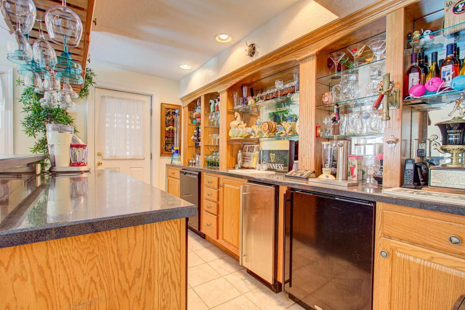 6085 Woodstock 4 Min. Walk To