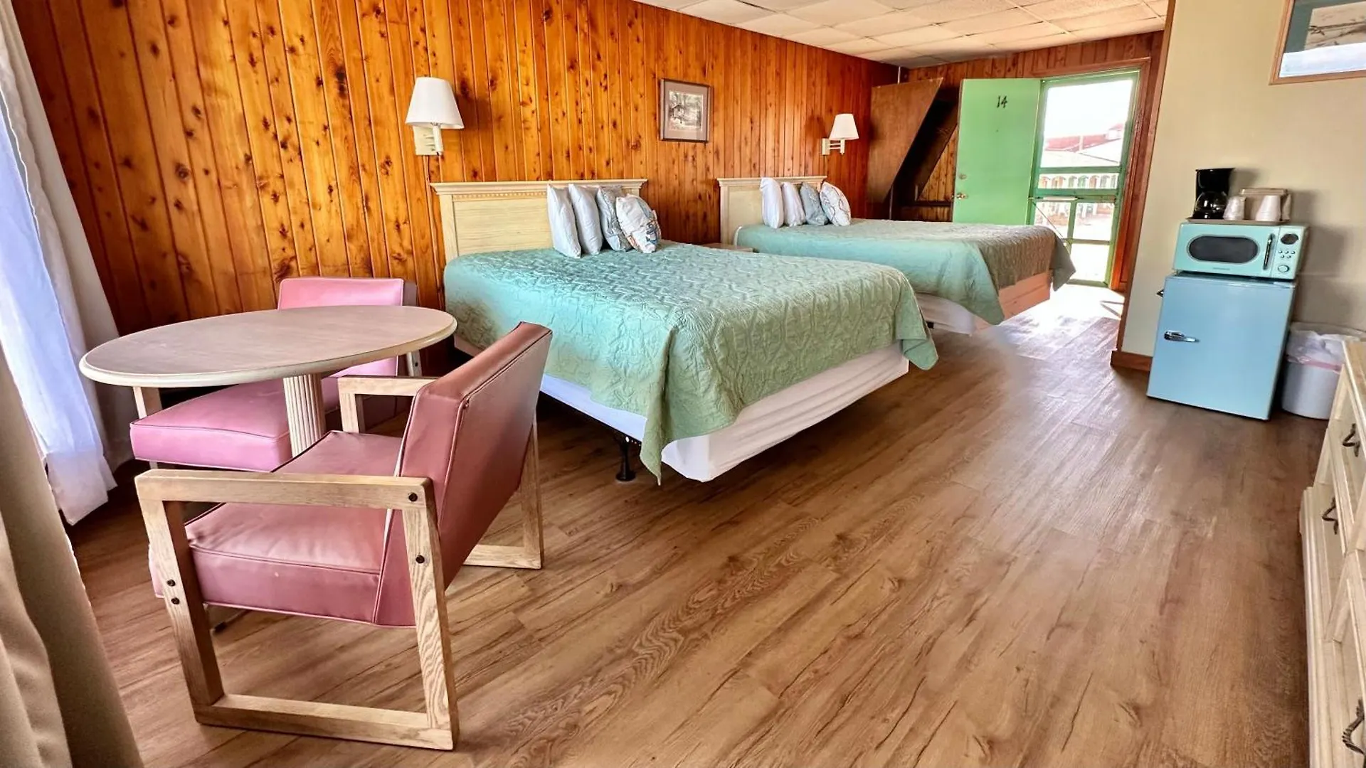 Sea Foam Hotel