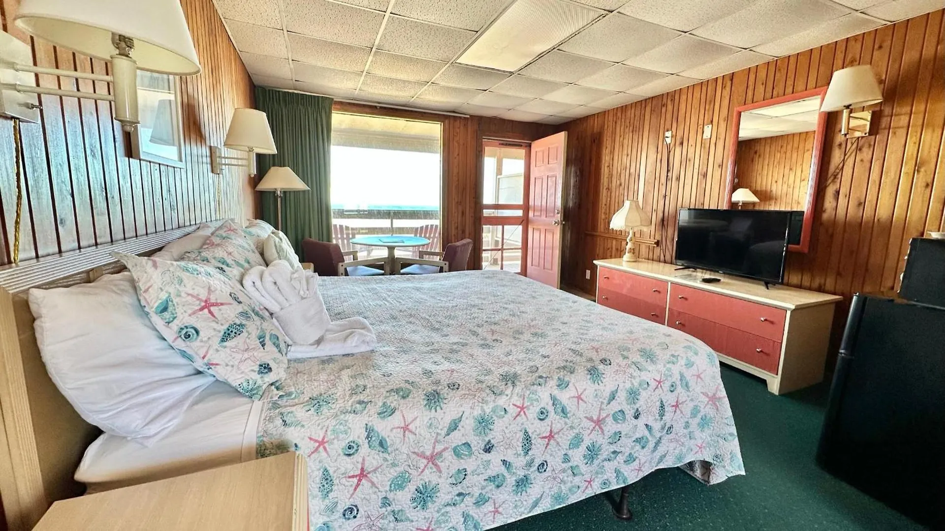 Sea Foam Hotel