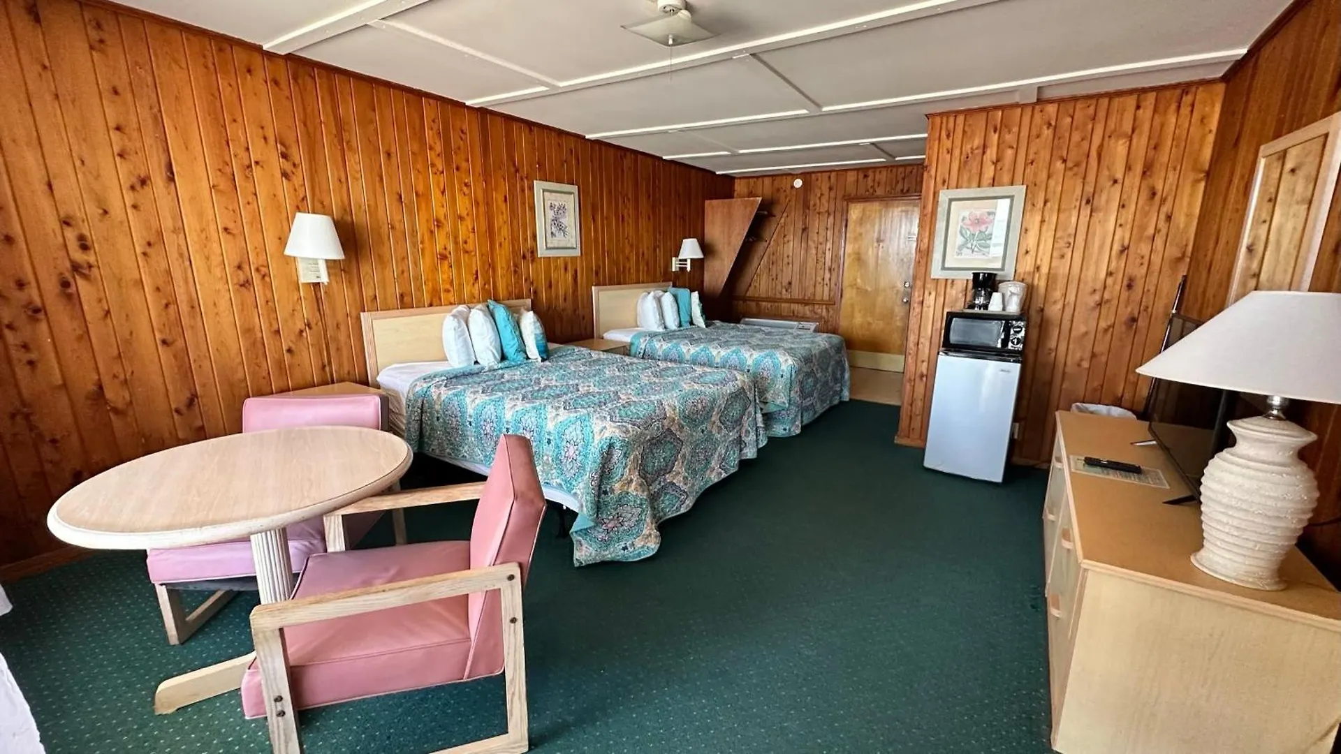 Sea Foam Hotel 2*